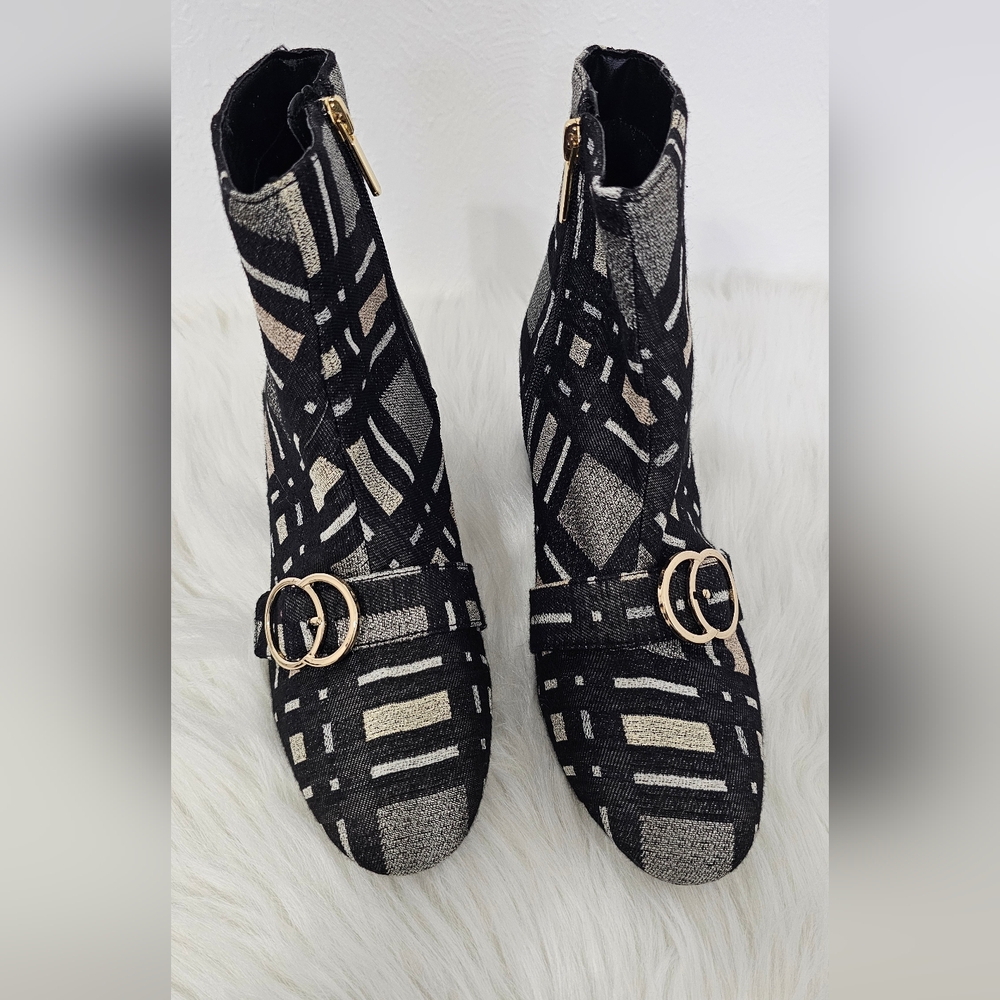 Bleacher & Bond Lacey Ankle Boots. Mult color size 8.